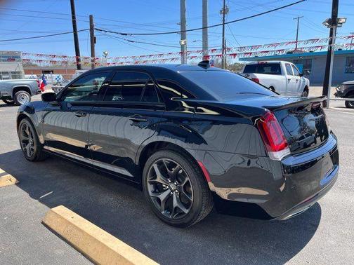 2023 Chrysler 300 Touring