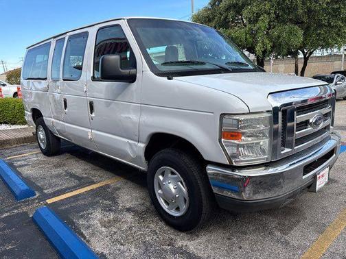 Oxford White 2014 Ford E350 Super Duty XLT