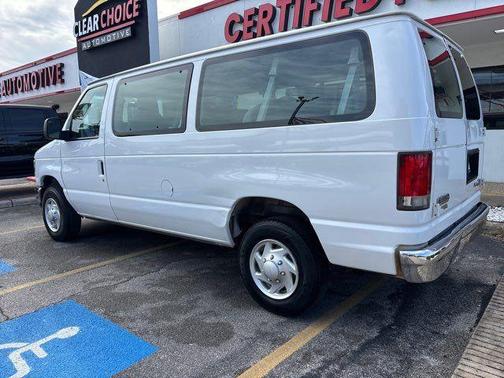 Oxford White 2014 Ford E350 Super Duty XLT