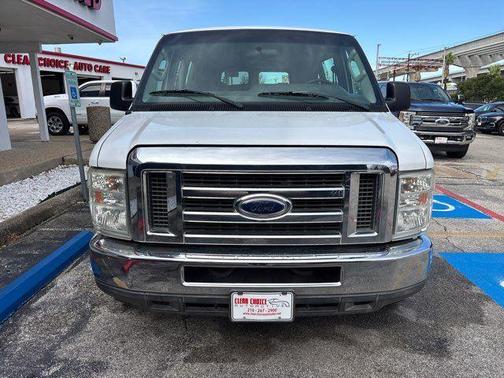 Oxford White 2014 Ford E350 Super Duty XLT