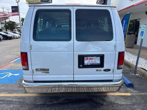 Oxford White 2014 Ford E350 Super Duty XLT