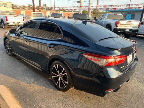 2019 Toyota Camry SE