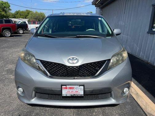 2011 Toyota Sienna SE