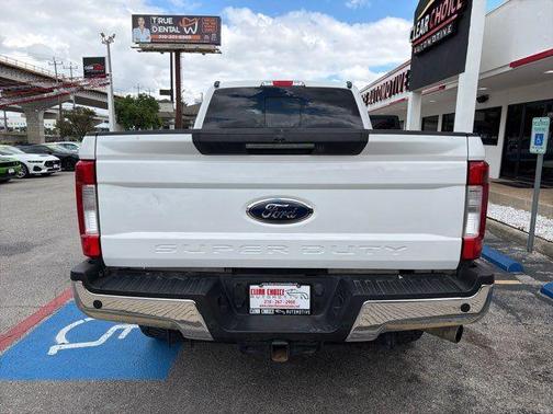 Oxford White 2018 Ford F-250 Lariat