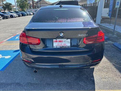 Imperial Blue Metallic 2016 BMW 320 i