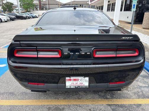 Pitch Black Clearcoat 2016 Dodge Challenger SRT Hellcat