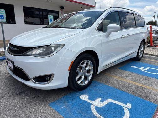 Bright White Clearcoat 2019 Chrysler Pacifica Touring-L Plus