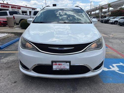 Bright White Clearcoat 2019 Chrysler Pacifica Touring-L Plus