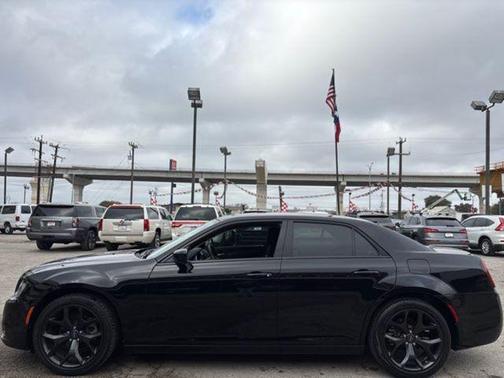 2022 Chrysler 300 Touring