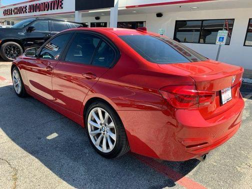 Melbourne Red Metallic 2018 BMW 320 i