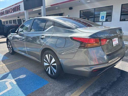 Brilliant Silver Metallic 2021 Nissan Altima 2.5 SV