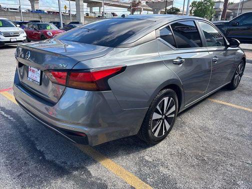 Brilliant Silver Metallic 2021 Nissan Altima 2.5 SV