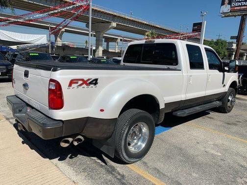 White Platinum 2016 Ford F-350 Lariat Super Duty