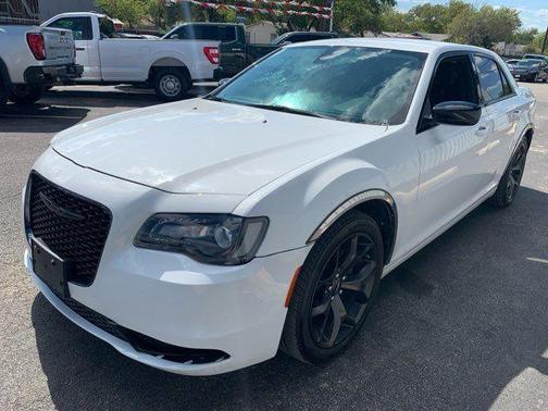 2022 Chrysler 300 Touring