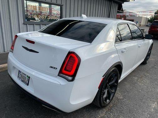 2022 Chrysler 300 Touring