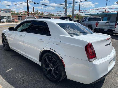 2022 Chrysler 300 Touring