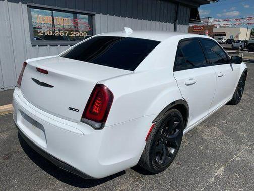 2022 Chrysler 300 Touring