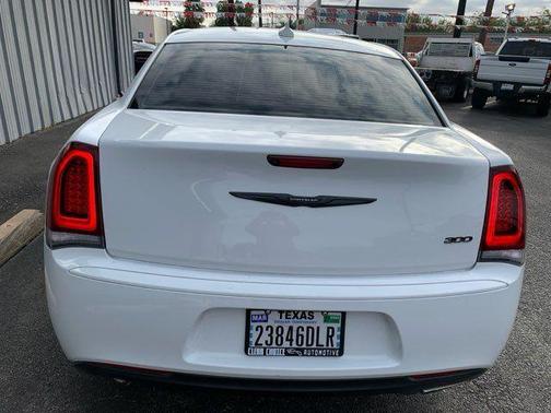 2022 Chrysler 300 Touring