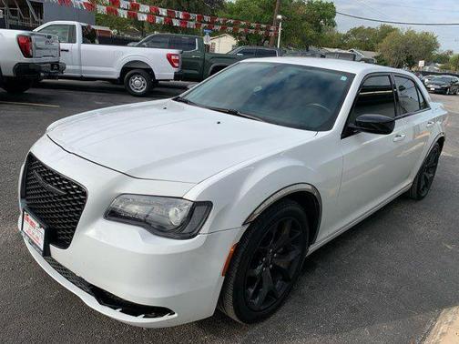 2022 Chrysler 300 Touring