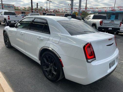 2022 Chrysler 300 Touring