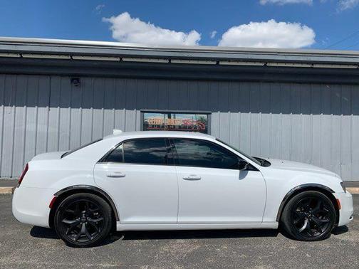 2022 Chrysler 300 Touring