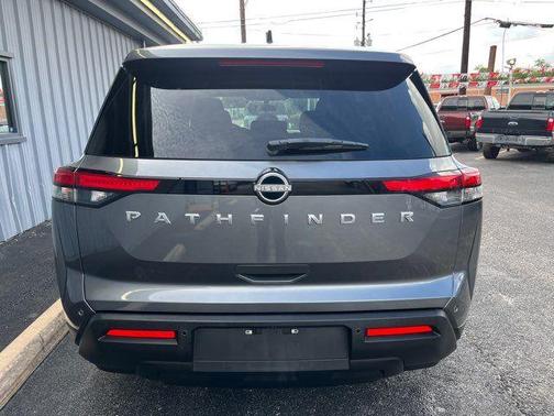 2024 Nissan Pathfinder S