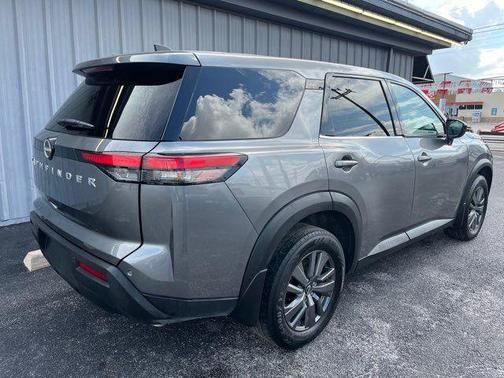 2024 Nissan Pathfinder S