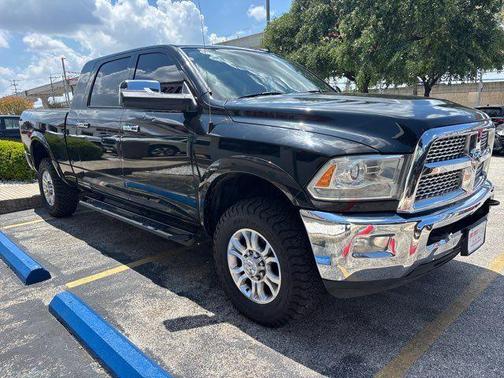 Brilliant Black Crystal Pearlcoat 2016 RAM 2500 Laramie
