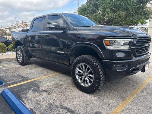 Diamond Black Crystal Pearlcoat 2020 RAM 1500 Laramie