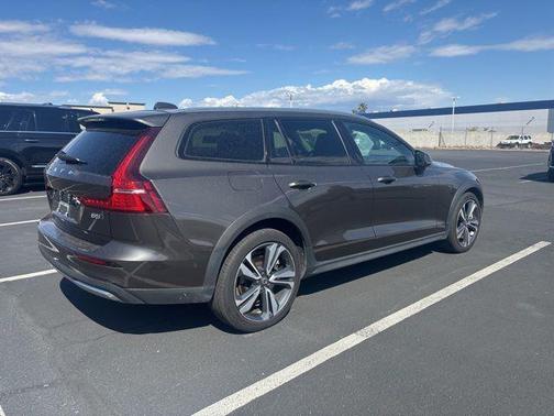 Bright Dusk Metallic 2025 Volvo V60 Cross Country Plus, B5 AWD Gas (mild hybrid)