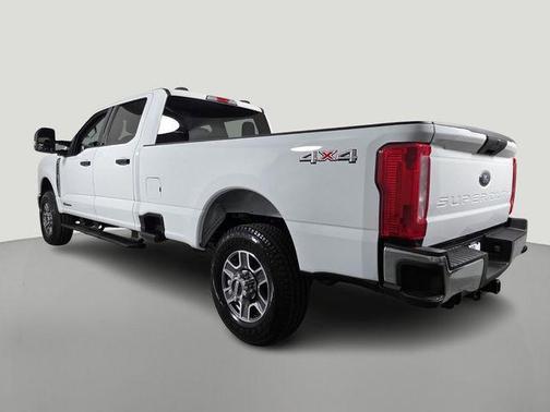 Oxford White 2025 Ford F-350 XLT