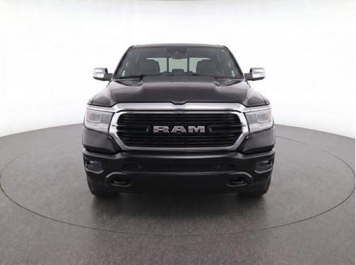 Diamond Black Crystal Pearlcoat 2019 RAM 1500 Limited