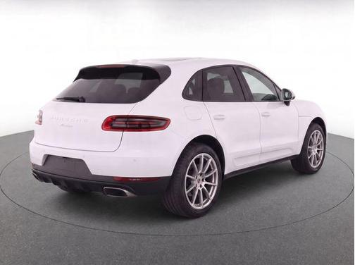 Carrara White Metallic 2017 Porsche Macan Macan