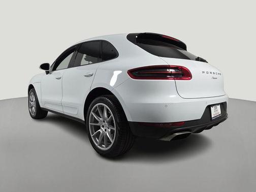 Carrara White Metallic 2017 Porsche Macan Macan