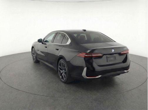 Black Sapphire Metallic 2026 BMW 530 530i