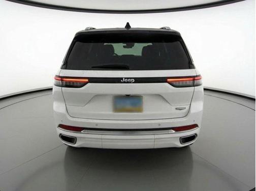 2022 Jeep Grand Cherokee Summit