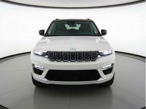 2022 Jeep Grand Cherokee Summit