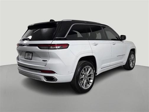 2022 Jeep Grand Cherokee Summit