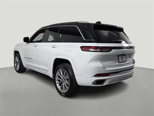 2022 Jeep Grand Cherokee Summit