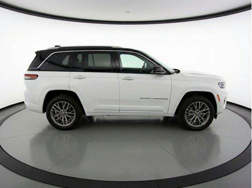 2022 Jeep Grand Cherokee Summit