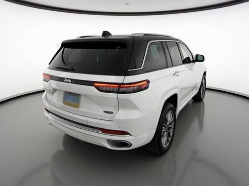 2022 Jeep Grand Cherokee Summit