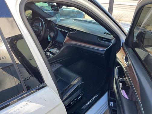 2022 Jeep Grand Cherokee Summit