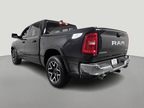 Diamond Black Crystal Pearlcoat 2025 RAM 1500 Laramie