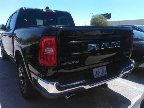 Diamond Black Crystal Pearlcoat 2025 RAM 1500 Laramie