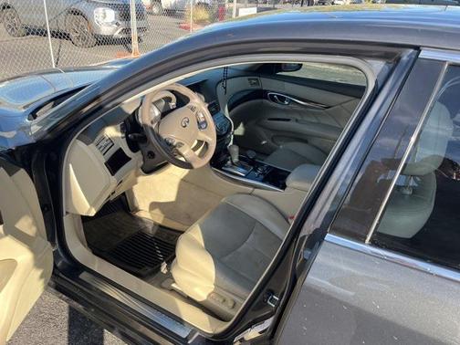 2011 INFINITI M37 Base