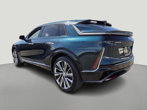 Emerald Lake Metallic 2025 Cadillac LYRIQ Luxury