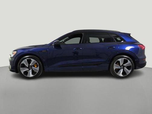 Navarra Blue Metallic 2023 Audi e-tron Premium Plus quattro