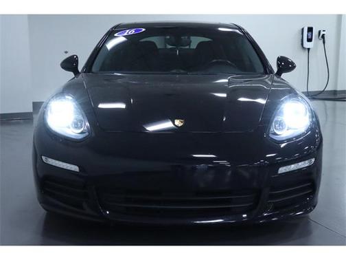 2016 Porsche Panamera Edition