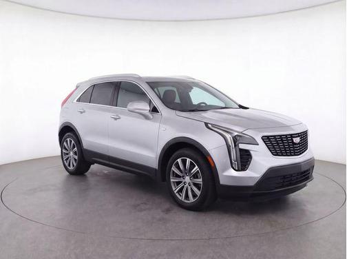 Radiant Silver Metallic 2022 Cadillac XT4 Luxury