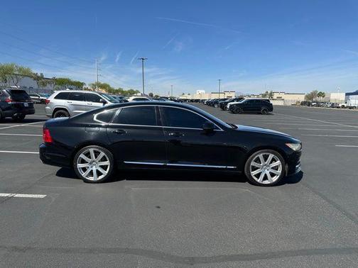 Onyx Black Metallic 2017 Volvo S90 T6 Inscription